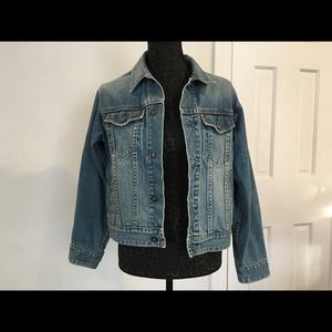 Gap Kids Denim jacket. EUC. Boys 14-16.